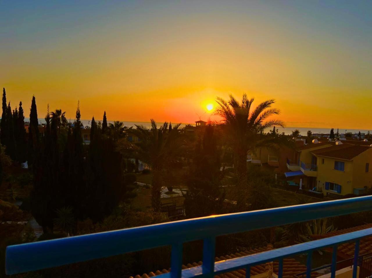 Ocean Sunset Apartment Pafos Exterior foto